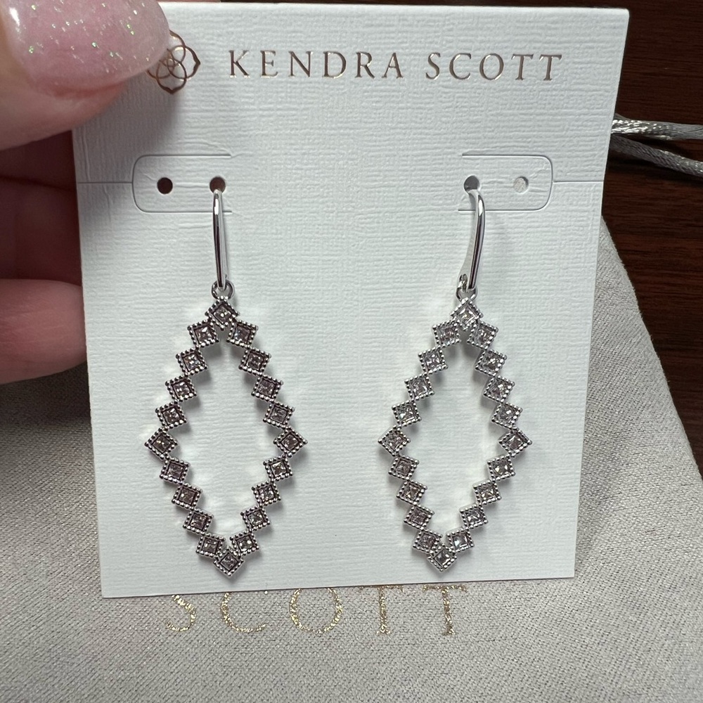 Kendra Scott Kinsley Drop Earrings - Picture 2 of 3